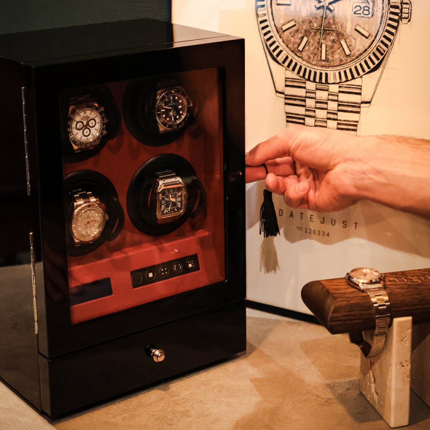 LW64 Watch Winder 4 Watches – Gloss Black & Red - Leader