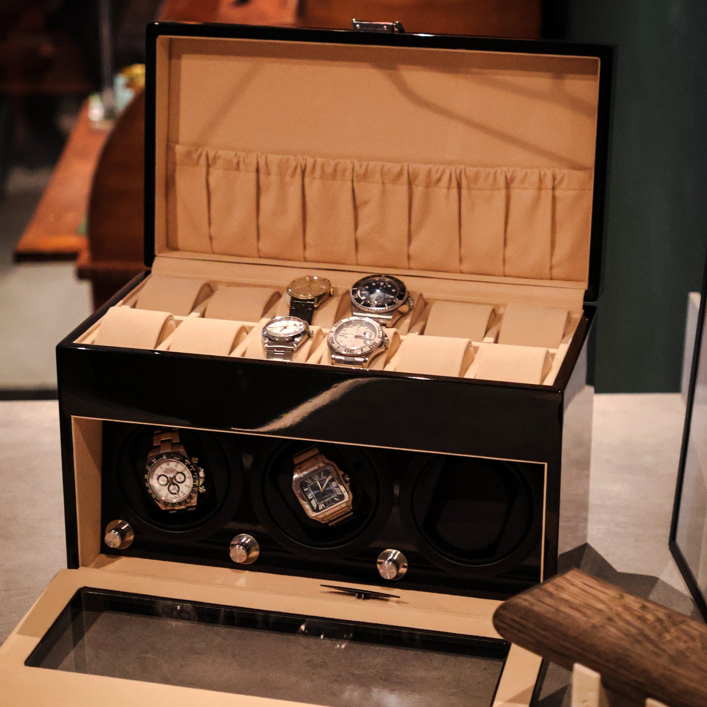 LW137 Watch Winder – Glanzend Zwart & Camel Velvet - Leader