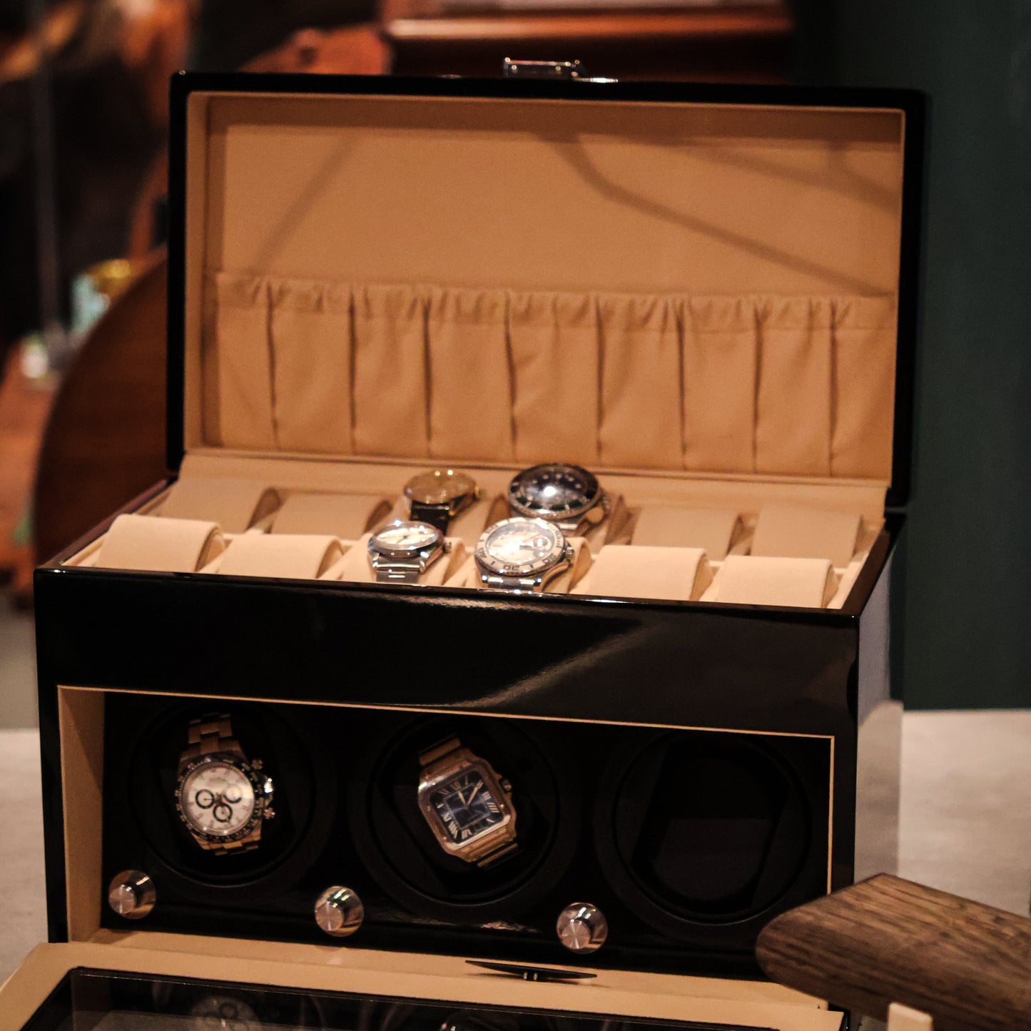 LW137 Watch Winder – Glanzend Zwart & Camel Velvet - Leader